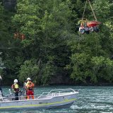 A Genève, un engin de chantier de trois tonnes a glissé dans le Rhône mercredi en début d'après-midi. Un Superpuma l'a sauvé de sa mauvaise posture cinq heures plus tard.